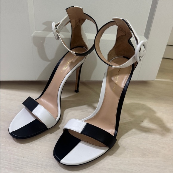 GIANVITO ROSSI Elegant Black and White Women's Heels - Picture 2 of 6